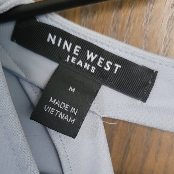 Gorgeous Ann Taylor Peep Hole Drape Back Top Size Medium - Picture 3 of 14